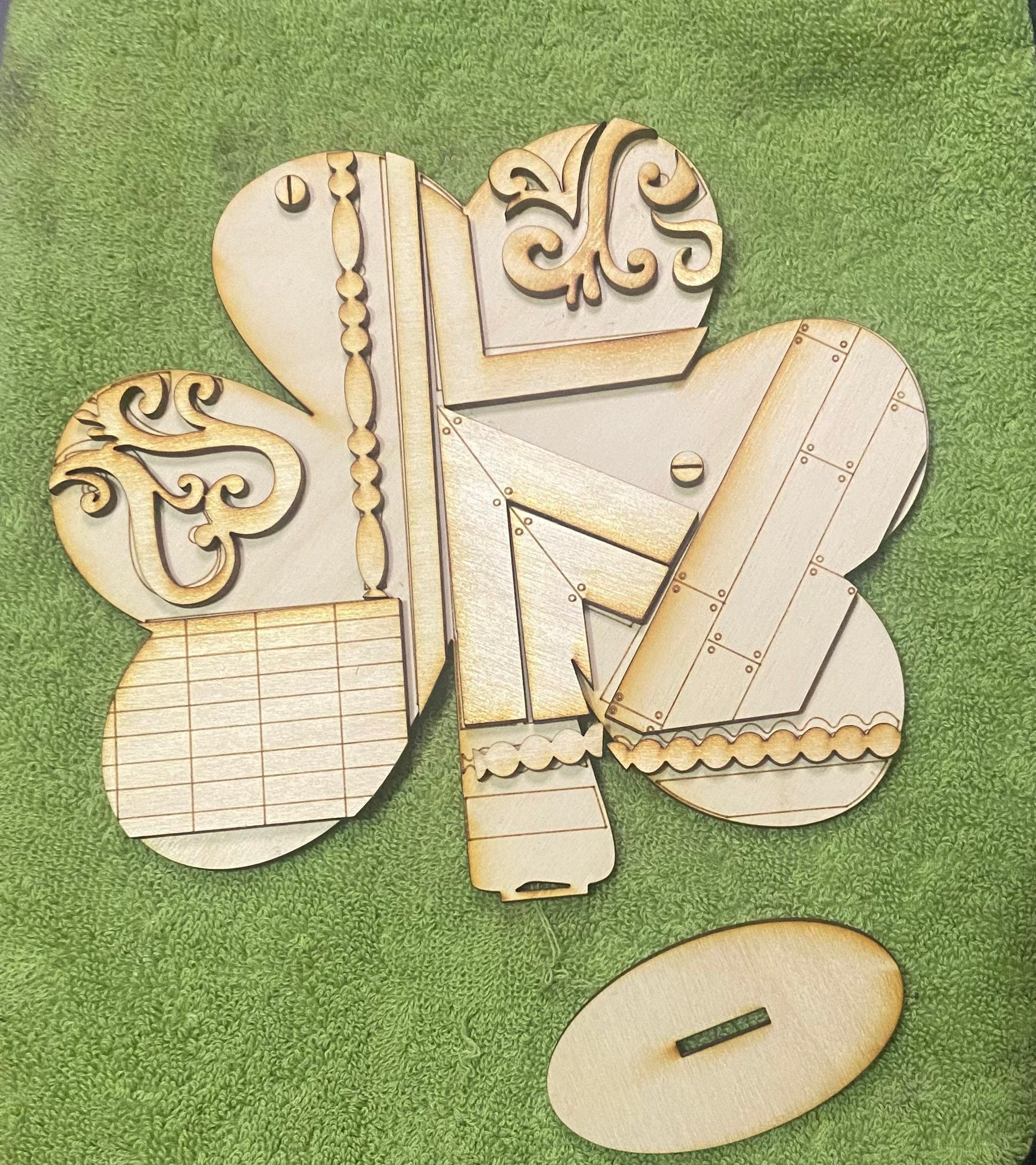 Large Vintage Clover DIY unpainted